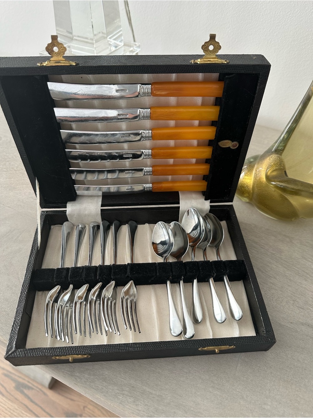 1940’s Boxed Set Bakelite Handles